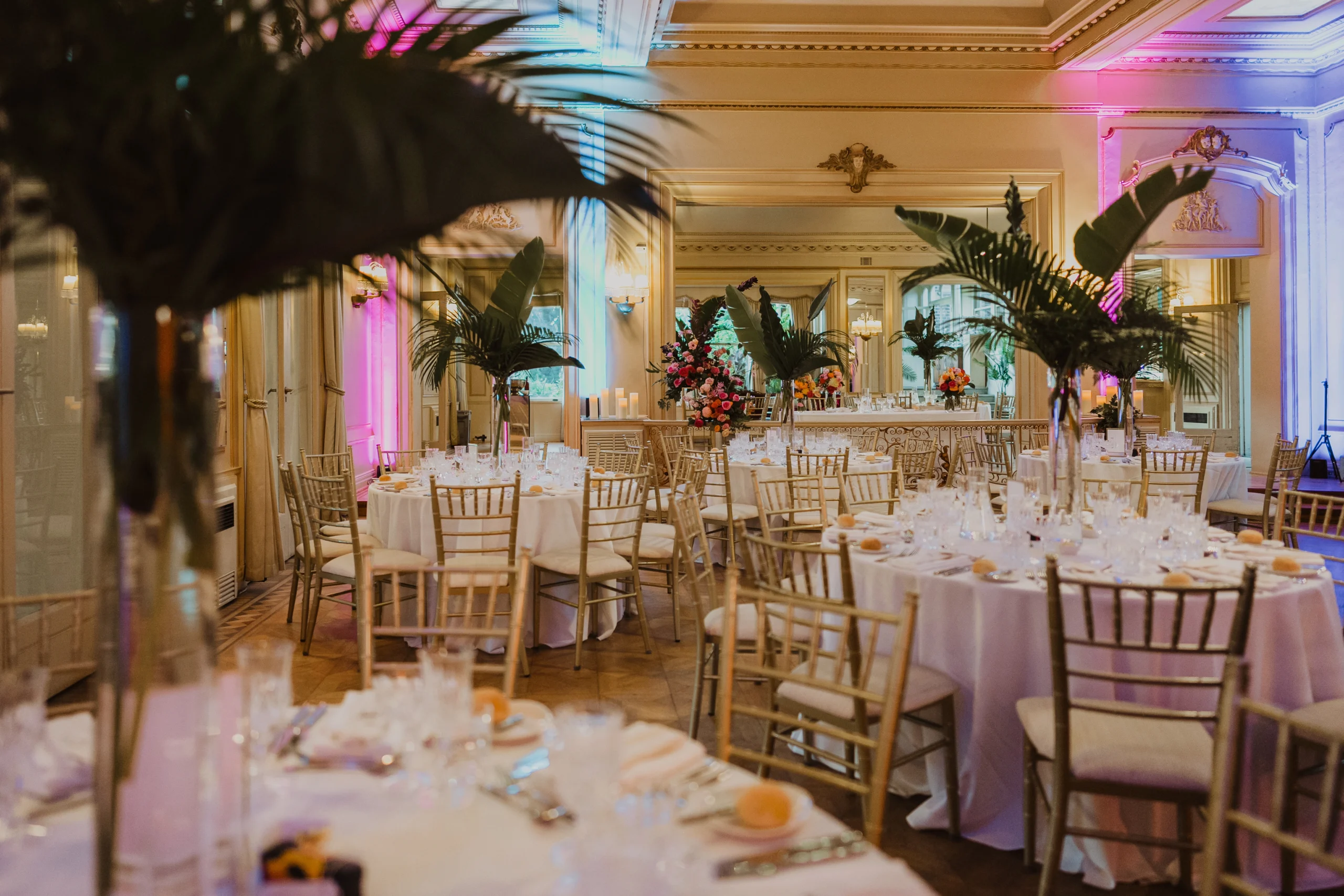 Round Tables - White Linen 17 (1)