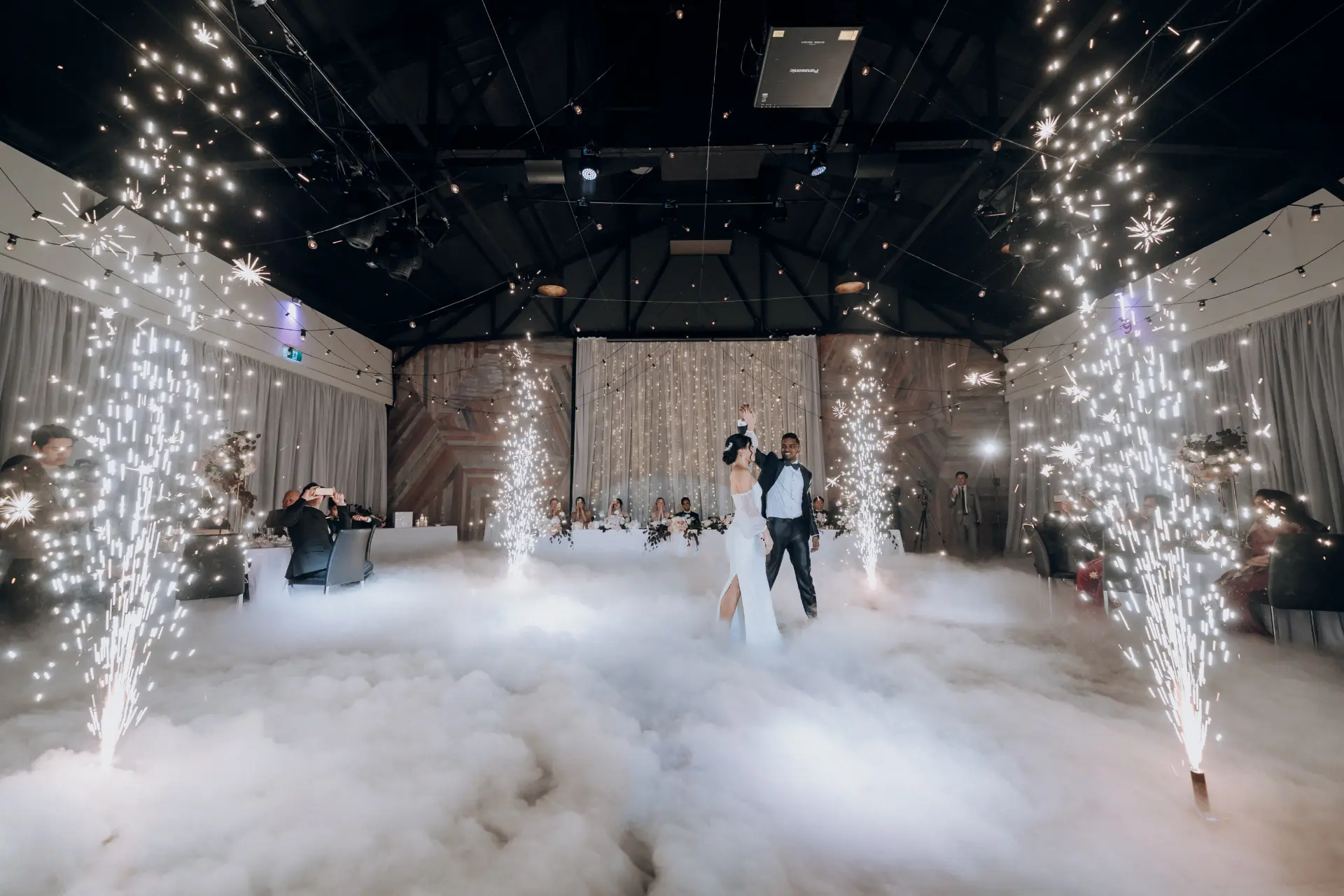 Wedding-CargoHall-People-1