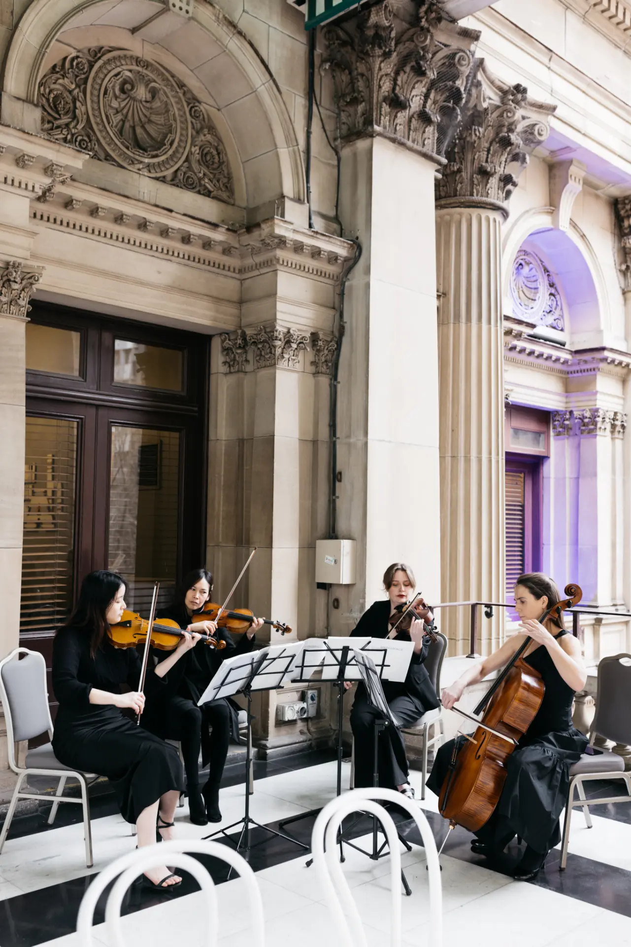 Wedding-MelbTownHall-PorticoBalcony-People-5