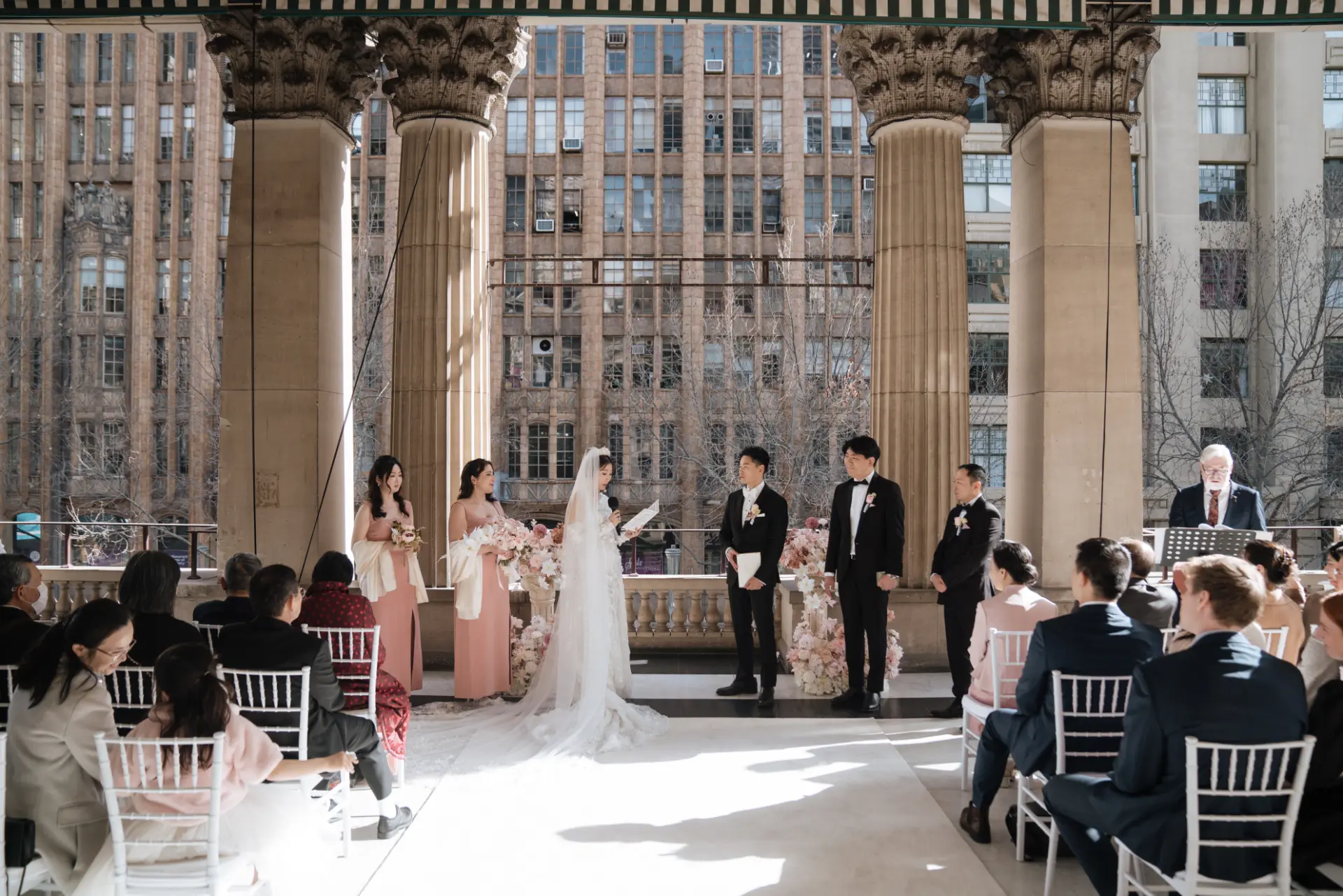 Wedding-MelbTownHall-PorticoBalcony-People-1
