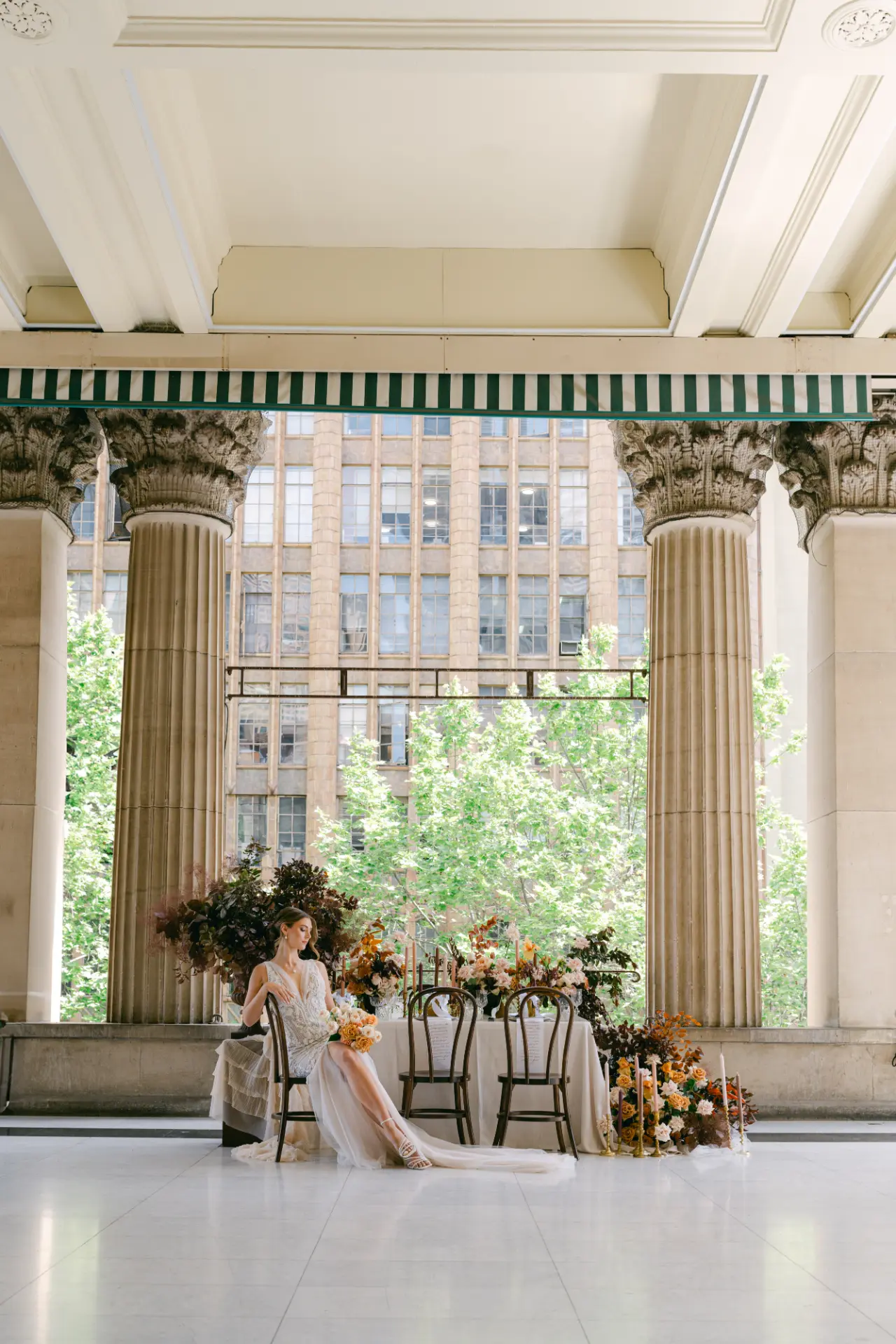 Wedding-MelbTownHall-PorticoBalcony-People-13